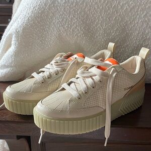 Women's Sorel Ona Ave Low Platform Sneakers - Size 9.5